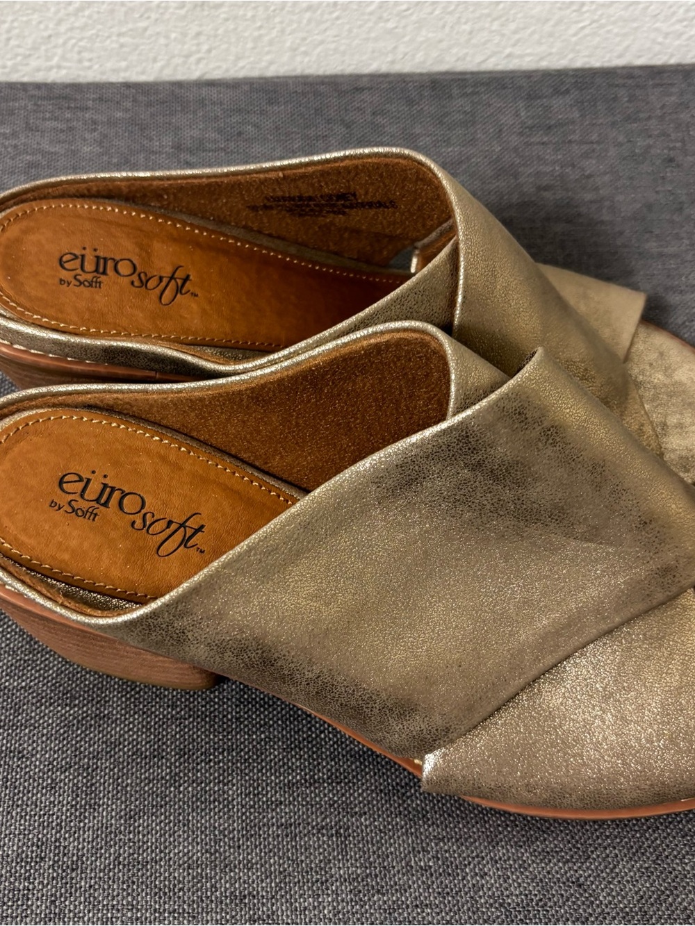 EuroSoft by Sofft Cidney Light Taupe Crossover Slip-On Mules size 8.5 - Picture 2 of 10